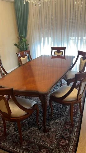 Polsterstuhl am Esstisch Polsterstuhl am Esstisch