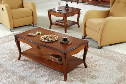 wunderschöner klassischer Couchtisch in Kirschbaum