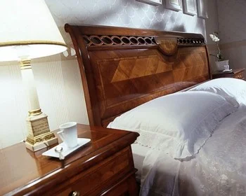 Detail Doppelbett italienische Schlafzimmermöbel