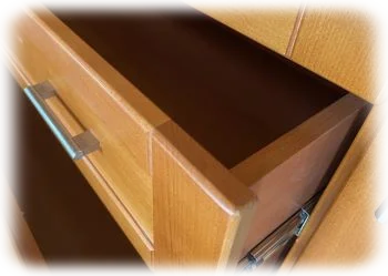 solide Tischlerkunst-Wohnmöbel in Kirschbaum