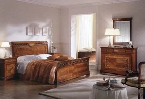 klassisches Schlafzimmer im edlen Design-Nussbaum entdecken