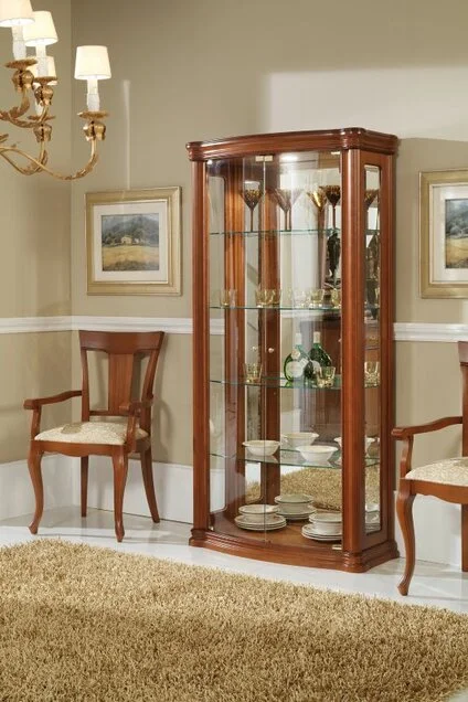 klassische Sammlervitrine Kirsche-LED Beleuchtung-bodentiefe Verglasung