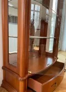 gewölbte Glastüren-Sammlervitrine Ambiente