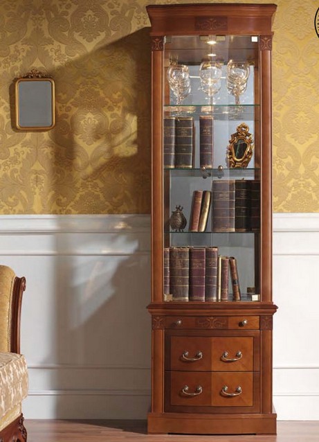 klassischer Vitrinenschrank in Kirsche oder Nussbaum, italienische