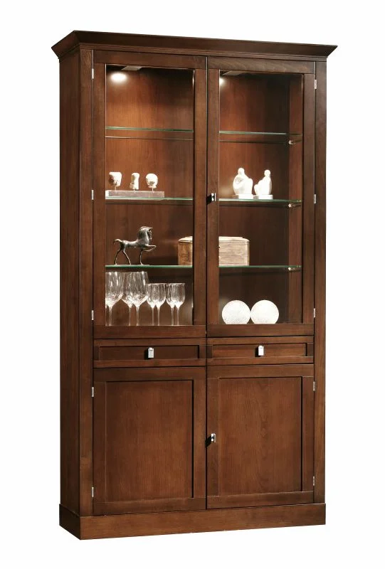 Italienischer Vitrinenschrank aus massivem Kirschholz – Italienische Handwerkskunst in moderner Eleganz